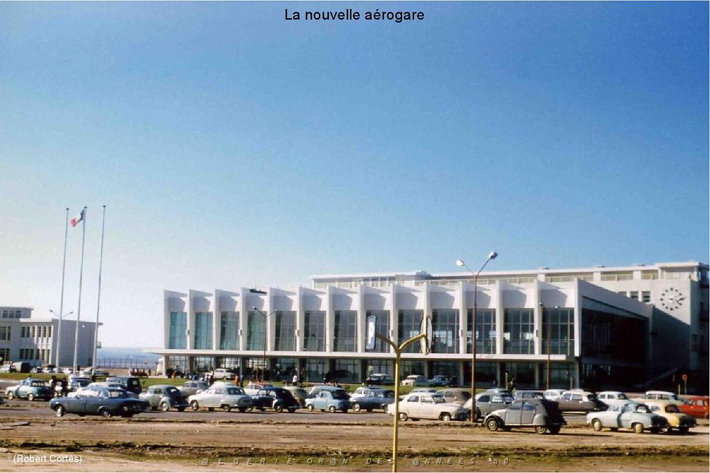 122 - AERODROMES ET BASES 1945-1962-1-ORAN LA SENIA BA 141 (13).jpg